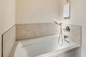 Home Close to Trails & Shopping in Thousand Oaks!