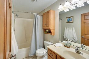 Near All-season Trails: Howard Lake Home w/ Dock!