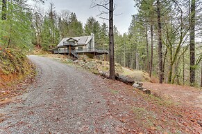 Private Cabin w/ Forest Views & Grill in Lakehead!