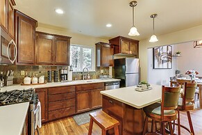 Private Cabin w/ Forest Views & Grill in Lakehead!