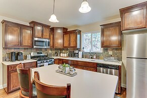 Private Cabin w/ Forest Views & Grill in Lakehead!