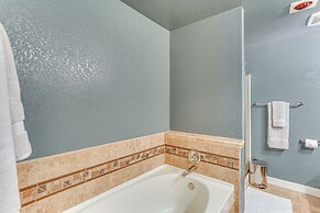 Private Cabin w/ Forest Views & Grill in Lakehead!