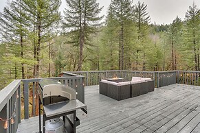 Private Cabin w/ Forest Views & Grill in Lakehead!