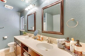 Private Cabin w/ Forest Views & Grill in Lakehead!