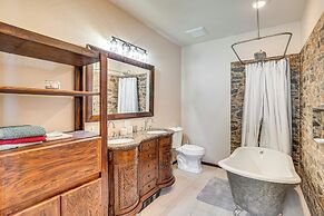 4 Mi to Black Canyon: Mtn-view Apt in Montrose!