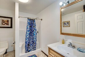 4 Mi to Black Canyon: Mtn-view Apt in Montrose!