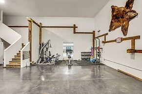 4 Mi to Black Canyon: Mtn-view Apt in Montrose!