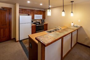 3413 - One Bedroom + Den Standard Powderhorn Lodge 1 Condo
