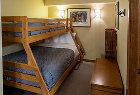 3413 - One Bedroom + Den Standard Powderhorn Lodge 1 Condo