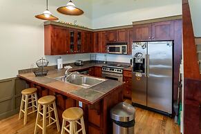 7301- Three Bedroom Deluxe Crossings Townhomes 3 Townhouse