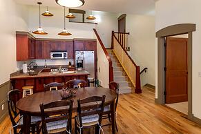 7301- Three Bedroom Deluxe Crossings Townhomes 3 Townhouse