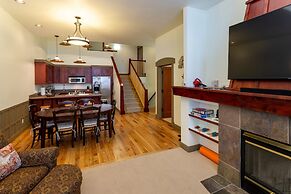 7301- Three Bedroom Deluxe Crossings Townhomes 3 Townhouse