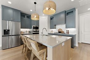 Your Happy House 5 Bedroom Townhouse