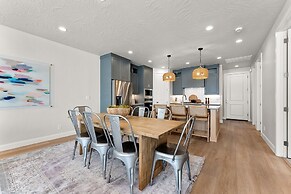 Your Happy House 5 Bedroom Townhouse