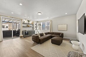 Your Happy House 5 Bedroom Townhouse