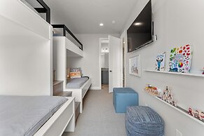 Your Happy House 5 Bedroom Townhouse