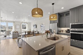 Your Happy House 5 Bedroom Townhouse