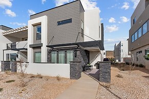 Your Happy House 5 Bedroom Townhouse