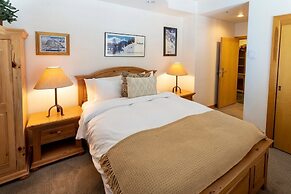 4315b - Queen Deluxe Creekside Condominiums 1 Bedroom Hotel Room