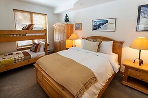 4315b - Queen Deluxe Creekside Condominiums 1 Bedroom Hotel Room