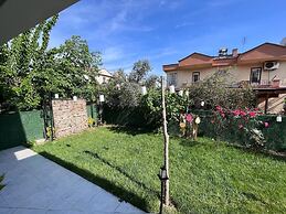 Yeşil Panjurlu Villa Otel