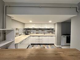 Yeşil Panjurlu Villa Otel