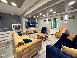 Yeşil Panjurlu Villa Otel