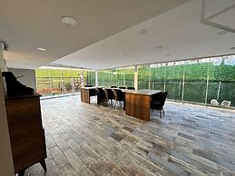 Yeşil Panjurlu Villa Otel