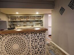 Yeşil Panjurlu Villa Otel