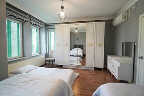 Yeşil Panjurlu Villa Otel