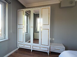 Yeşil Panjurlu Villa Otel