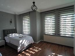 Yeşil Panjurlu Villa Otel