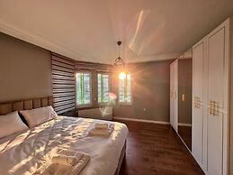 Yeşil Panjurlu Villa Otel