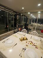 Yeşil Panjurlu Villa Otel