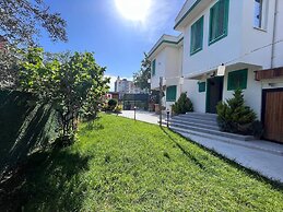 Yeşil Panjurlu Villa Otel