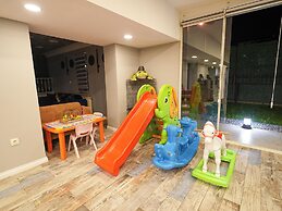 Yeşil Panjurlu Villa Otel