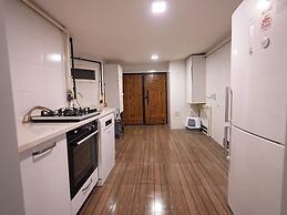 Yeşil Panjurlu Villa Otel