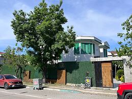 Yeşil Panjurlu Villa Otel