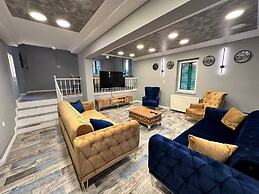 Yeşil Panjurlu Villa Otel