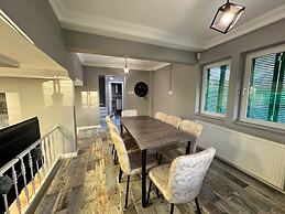 Yeşil Panjurlu Villa Otel