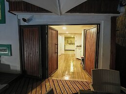 Yeşil Panjurlu Villa Otel