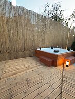 Yeşil Panjurlu Villa Otel