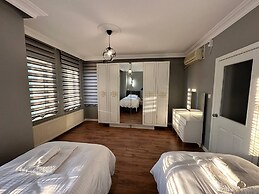 Yeşil Panjurlu Villa Otel