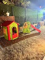 Yeşil Panjurlu Villa Otel