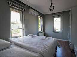 Yeşil Panjurlu Villa Otel