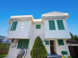 Yeşil Panjurlu Villa Otel