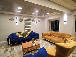 Yeşil Panjurlu Villa Otel