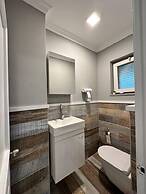 Yeşil Panjurlu Villa Otel