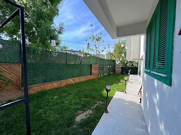 Yeşil Panjurlu Villa Otel