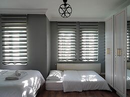 Yeşil Panjurlu Villa Otel